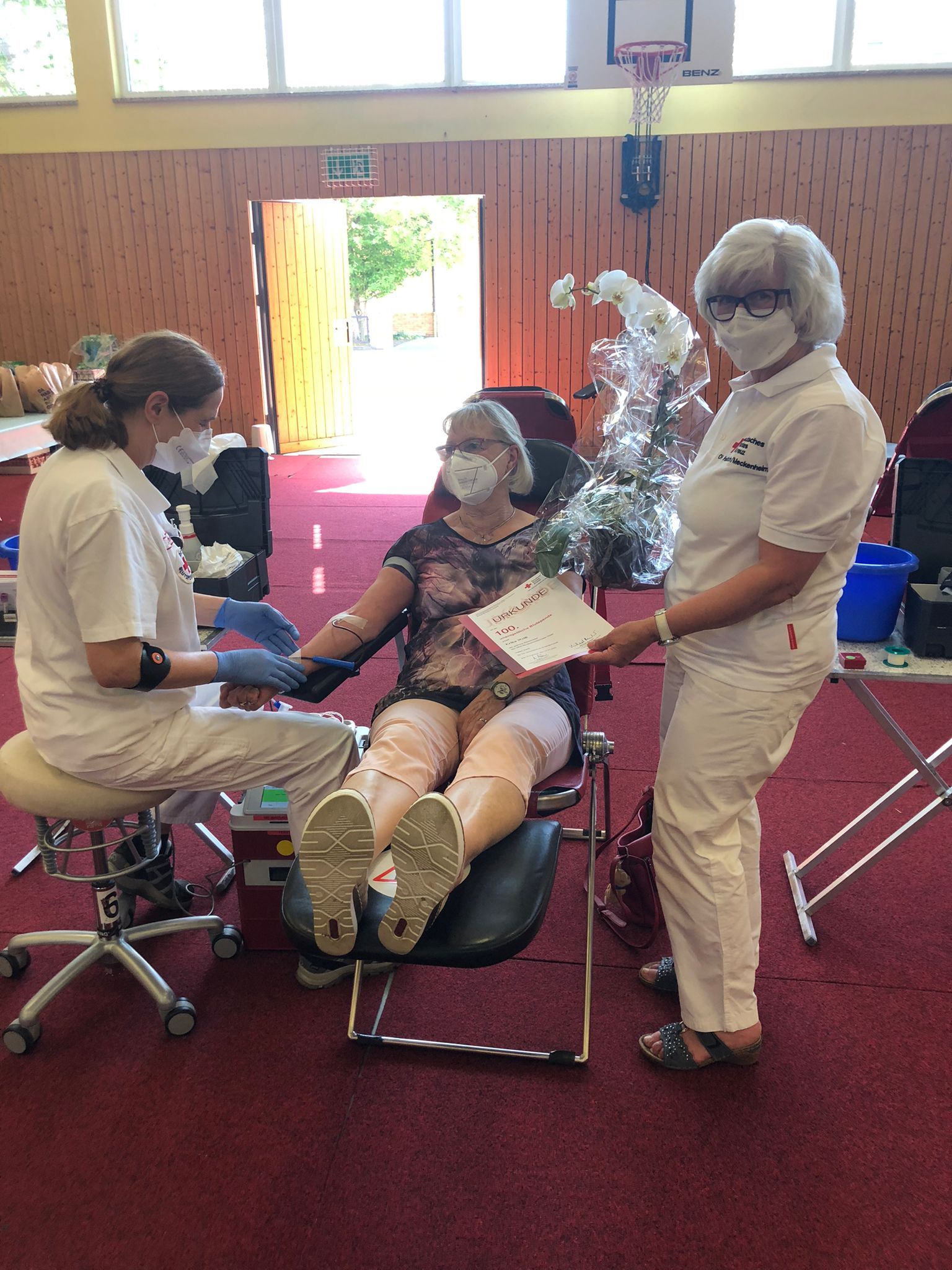100 mal Blutspenden: Ehrung für Erika Weiß